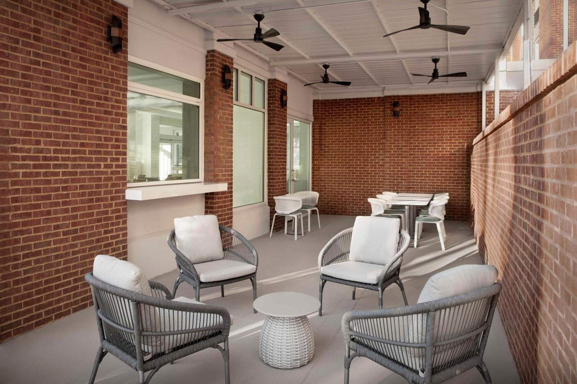 Hilton Garden Inn Atlanta North/Johns Creek Exterior photo